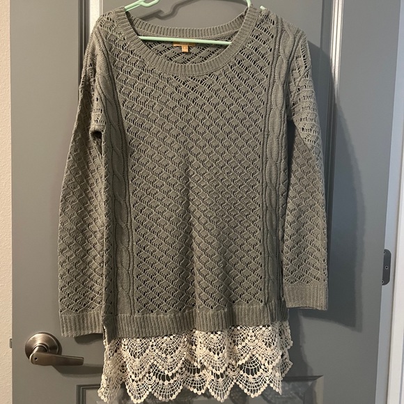 Sweater with lace hem - Picture 1 of 2